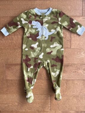 3/$10 CARTERS Baby boy fleece pyjamas 6m